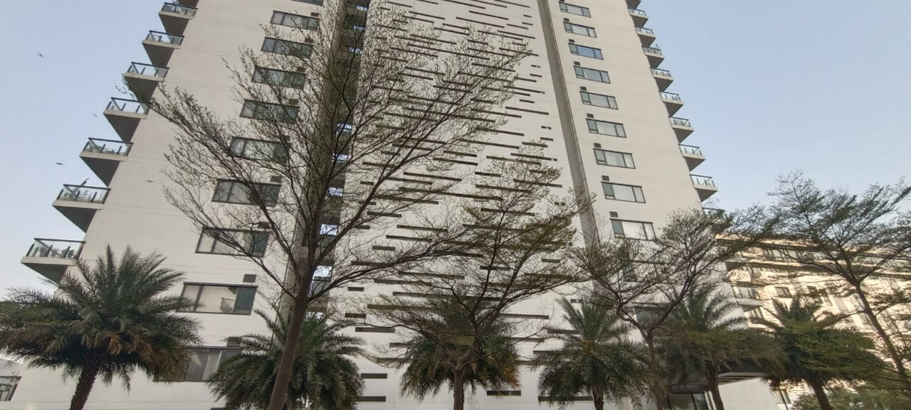 Golf Course Extension Road view IREO Grand Arch